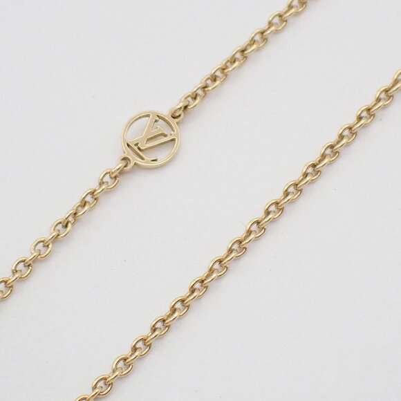 LOUIS VUITTON Collier Essential V Necklace Imitation Pearl GHW - Picture 8 of 11